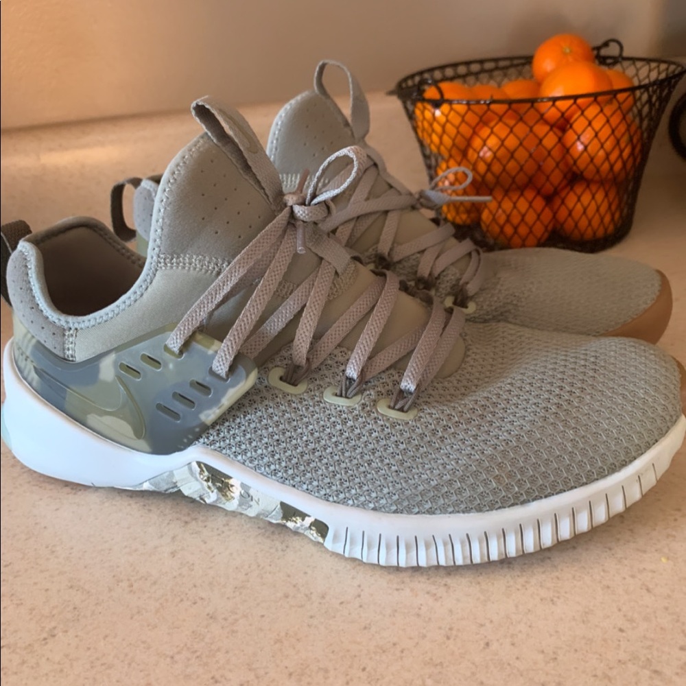 Men’s Nike metcon x free size 11